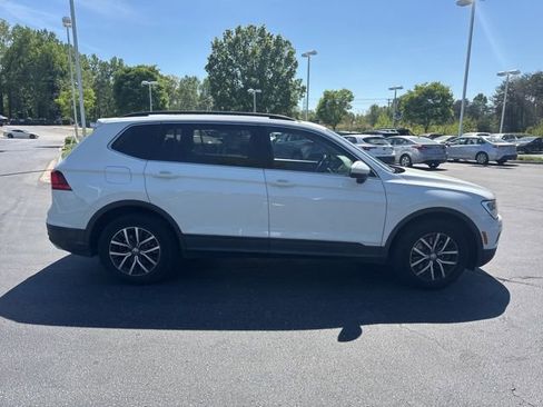 Used 2019 Volkswagen Tiguan SE w/ Panoramic Sunroof Package image 2
