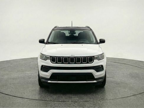 Used 2025 Jeep Compass Limited AWD/4WD image 2