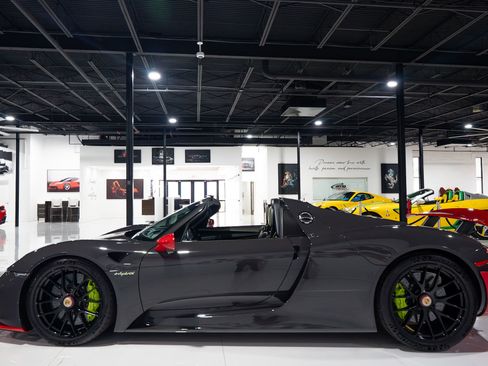 Used 2015 Porsche 918 Spyder image 4