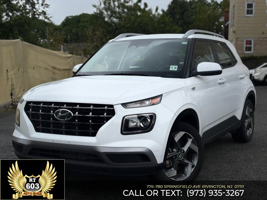 Used 2025 Hyundai Venue SEL FWD image 1