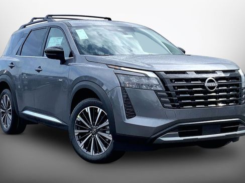 New 2026 Nissan Pathfinder Platinum w/ Cargo Package AWD/4WD image 2