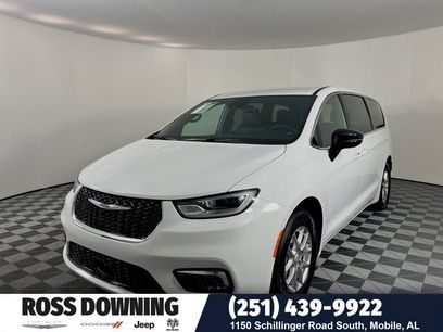 New 2026 Chrysler Pacifica Select