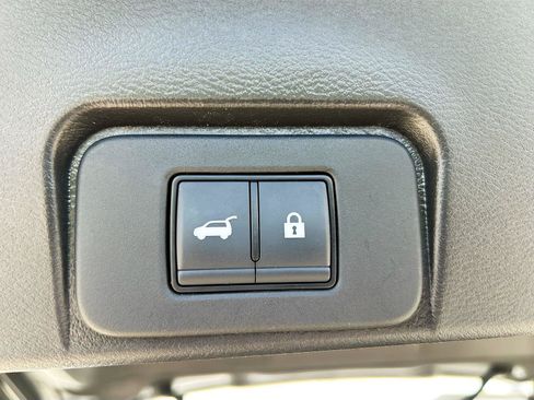 Used 2023 Nissan Rogue SL AWD/4WD image 15