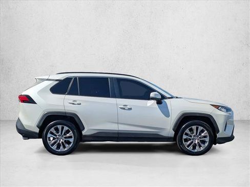 Used 2021 Toyota RAV4 XLE Premium FWD image 4