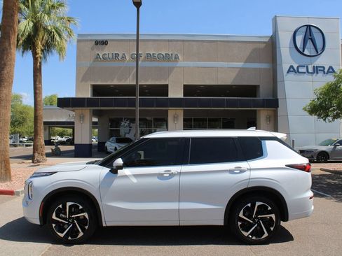 Used 2023 Mitsubishi Outlander SEL FWD image 2