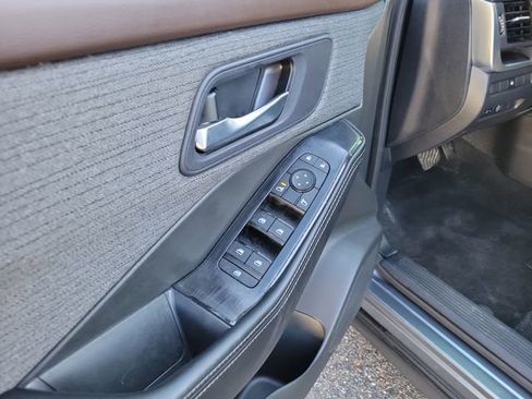 Used 2023 Nissan Rogue SV image 12