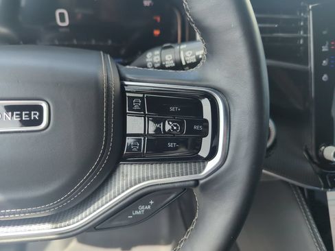 Used 2022 Jeep Grand Wagoneer Series II AWD/4WD image 22