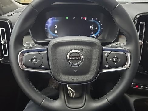 Used 2024 Volvo XC40 B5 Core image 19