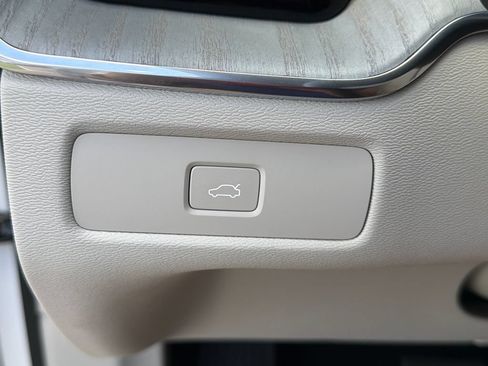 Used 2023 Volvo XC60 B5 Ultimate w/ Climate Package FWD image 28