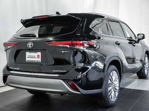 New 2026 Toyota Highlander Platinum image 4