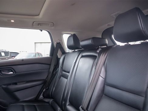 Used 2022 Nissan Rogue SV w/ SV Premium Package image 27