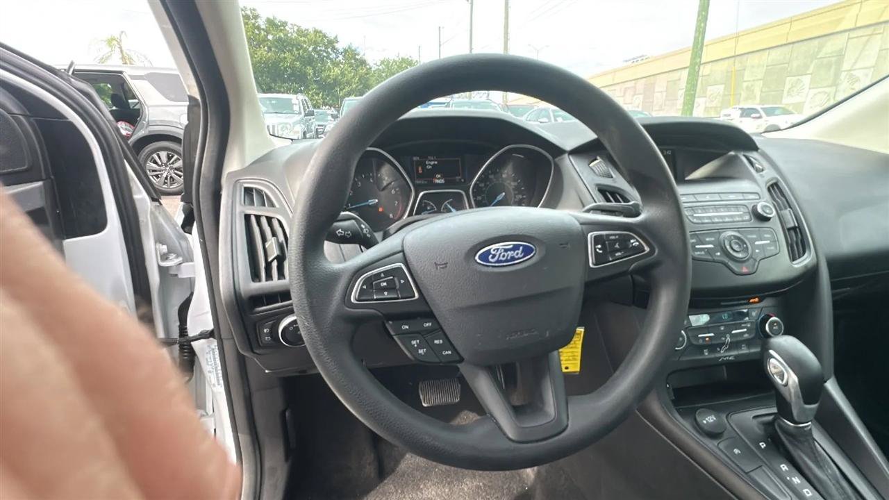 Used 2018 Ford Focus SE w/ SE Appearance Package FWD image 39