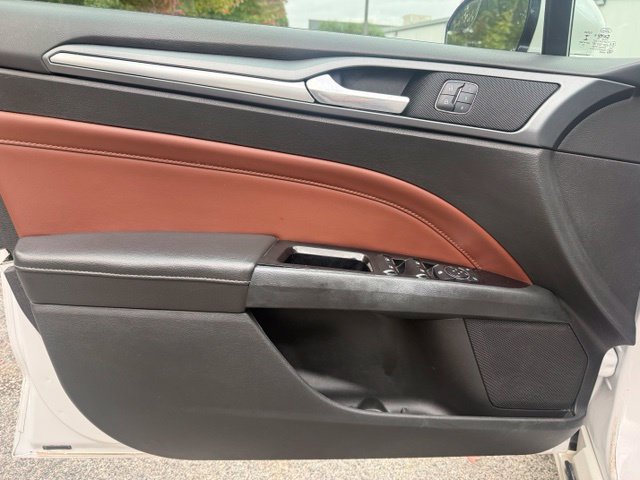 Used 2016 Ford Fusion SE w/ Equipment Group 202A FWD image 11