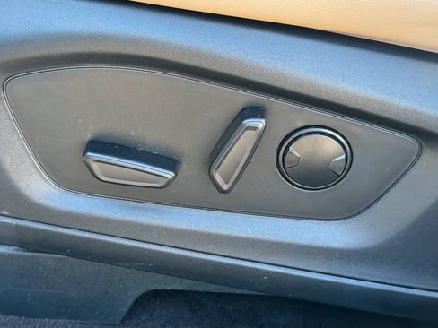 Used 2023 Ford Explorer XLT w/ Equipment Group 202A AWD/4WD image 23