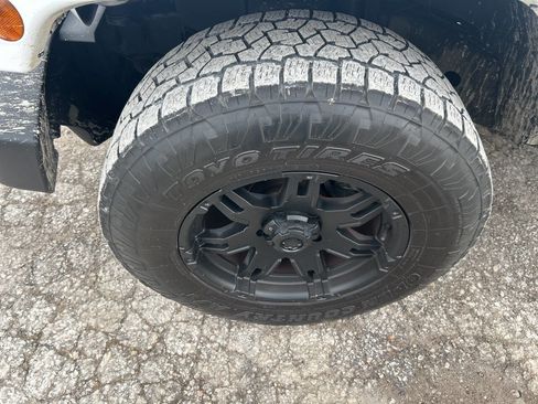 Used 2012 Jeep Wrangler Sahara image 9