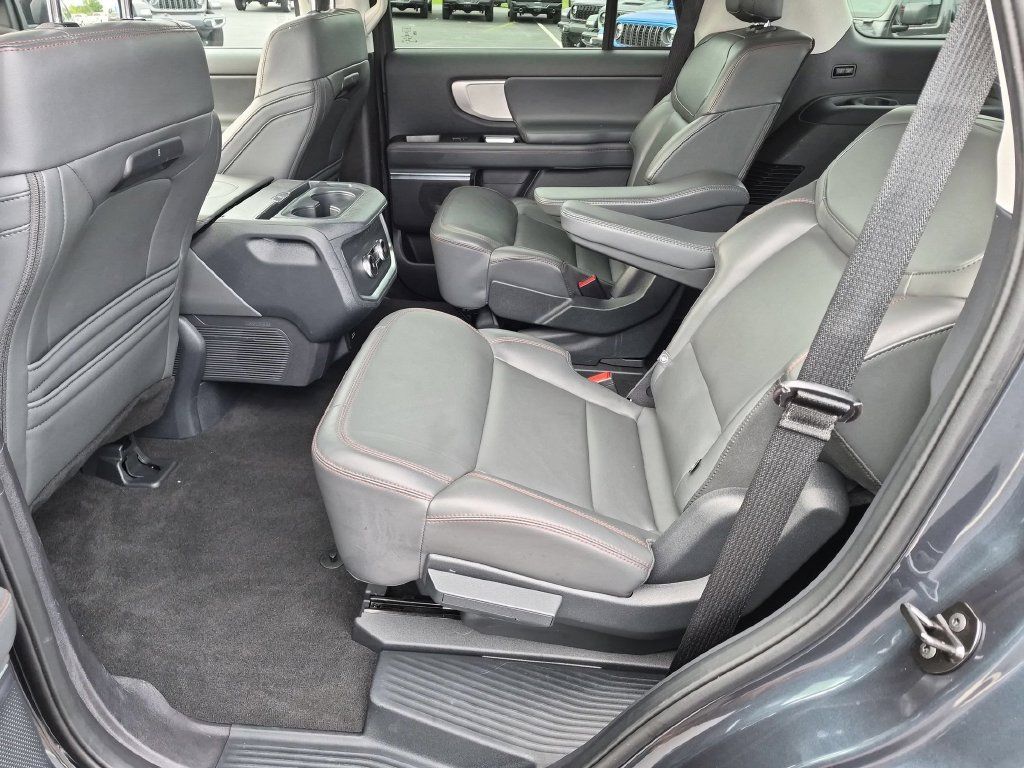 Used 2025 Ford Expedition Active AWD/4WD image 27