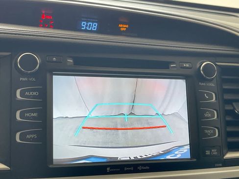 Used 2019 Toyota Highlander SE w/ Carpet Mat Package (TMS) AWD/4WD image 17