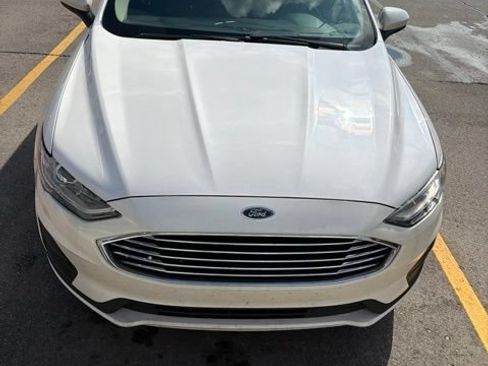 Used 2020 Ford Fusion SE FWD image 2