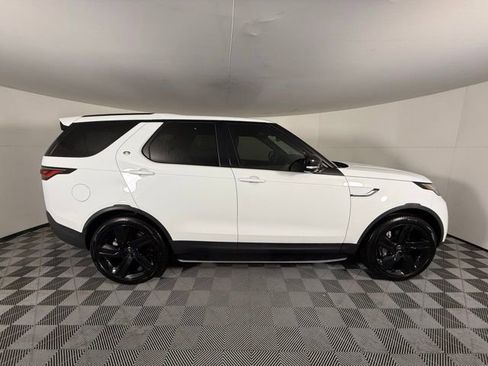 Certified 2025 Land Rover Discovery S image 8