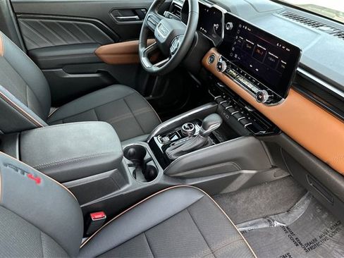 Used 2025 GMC Canyon AT4 image 15