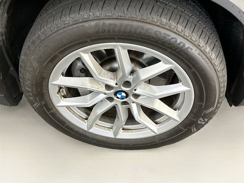 Used 2022 BMW X5 xDrive40i w/ Premium Package image 11