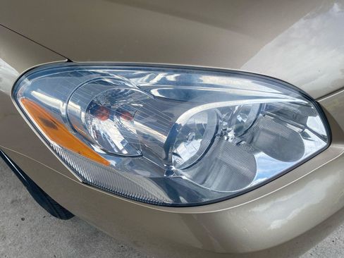 Used 2006 Buick Lucerne CX FWD image 37