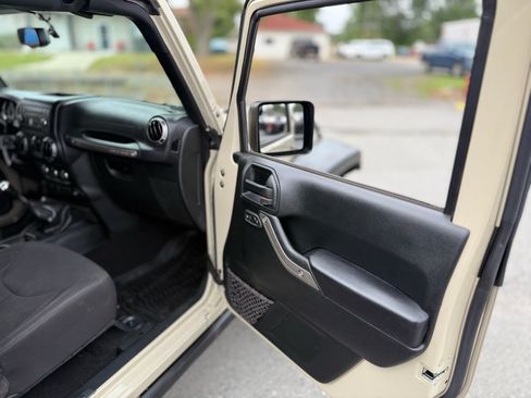 Used 2018 Jeep Wrangler Unlimited Sport AWD/4WD image 29