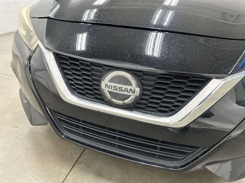 Used 2021 Nissan Versa SV FWD image 29