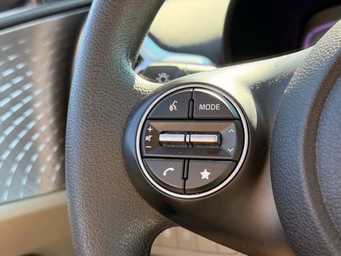 Used 2025 Kia Soul LX w/ LX Technology Package FWD image 23