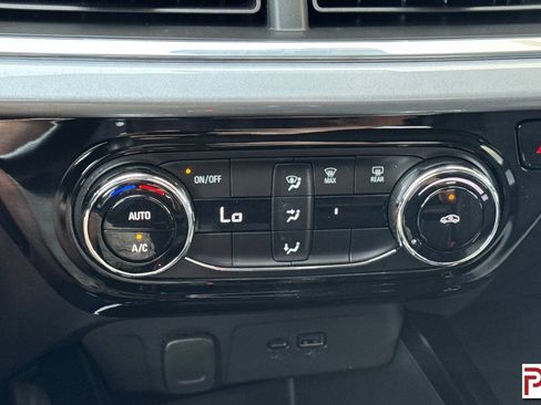 Used 2024 Chevrolet Trax LT FWD image 22