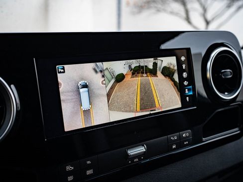 Used 2024 Mercedes-Benz Sprinter 2500 image 31