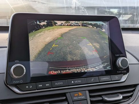 Used 2024 Nissan Altima 2.5 SV FWD image 19