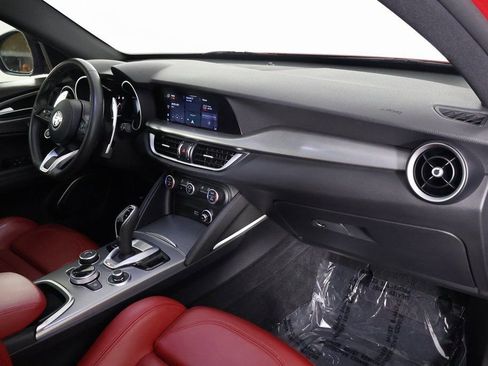 Used 2022 Alfa Romeo Stelvio Veloce image 9