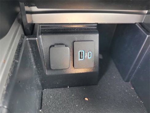 Used 2023 Ford Explorer XLT w/ Equipment Group 202A image 29