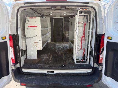 Used 2018 Ford Transit 250 130 Low Roof RWD image 3