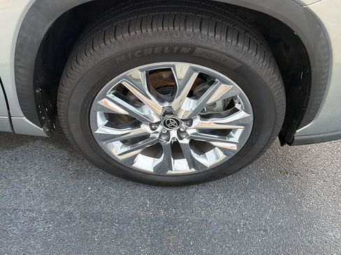 Certified 2020 Toyota Highlander Limited FWD image 41