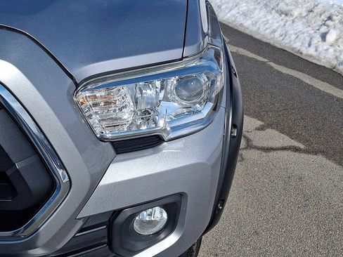 Certified 2020 Toyota Tacoma SR5 w/ SR5 Appearance Package (SM) image 12