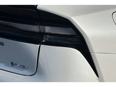 Used 2026 Toyota Prius Plug-In Hybrid FWD image 29