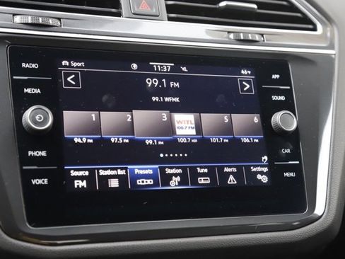 Used 2023 Volkswagen Tiguan SE image 24