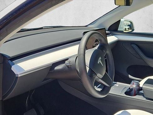 Used 2025 Tesla Model Y Long Range AWD/4WD image 10
