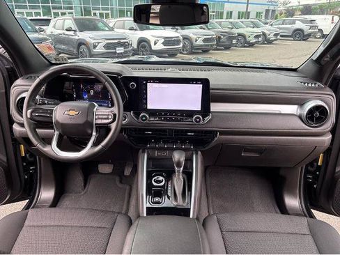 Used 2023 Chevrolet Colorado LT w/ LT Convenience Package II AWD/4WD image 9
