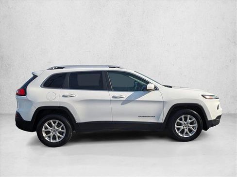 Used 2017 Jeep Cherokee Latitude w/ True North Edition AWD/4WD image 4