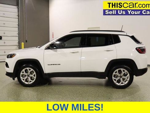 Used 2025 Jeep Compass Latitude AWD/4WD image 5