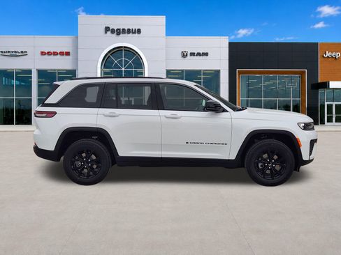 New 2026 Jeep Grand Cherokee Altitude RWD image 7