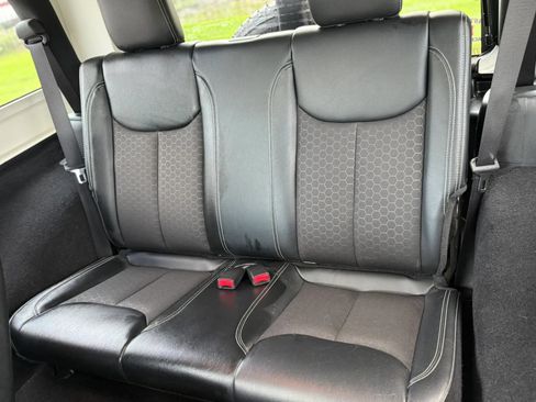 Used 2017 Jeep Wrangler Sport AWD/4WD image 13