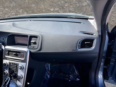 Used 2018 Volvo V60 T5 Cross Country w/ Convenience Package image 15