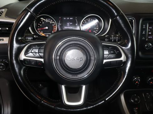 Used 2018 Jeep Compass Latitude AWD/4WD image 19
