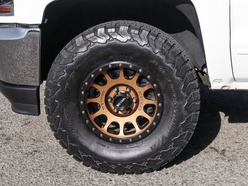 Used 2018 Chevrolet Silverado 1500 LT w/ All Star Edition image 44