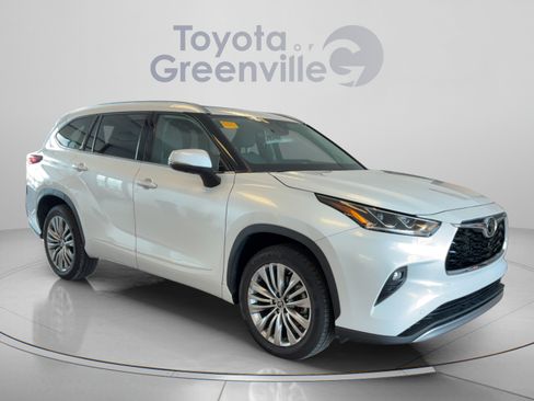Used 2022 Toyota Highlander Platinum FWD image 8