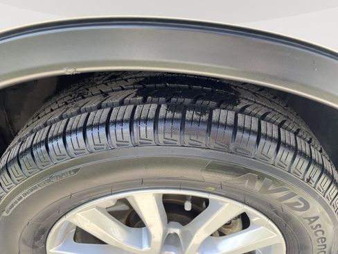 Used 2019 Nissan Rogue SV image 8